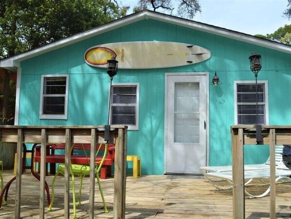 House, 1 Queen Bed (Surf Shack - 1013 Cadillac) | Exterior