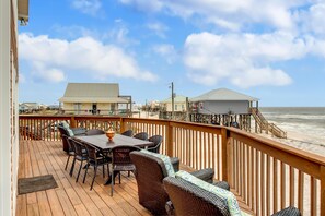 Casa, várias camas (Wave Louder - 105 Spanish Ct) | Sacada