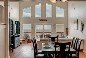 Casa, várias camas (Wave Louder - 105 Spanish Ct) | Cozinha privada