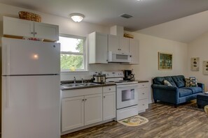 Σπίτι, 2 Διπλά Κρεβάτια (Coconut Cottage - 1109 Chaumont) | Ιδιωτική κουζίνα