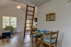 House, 2 Double Beds (Coconut Cottage - 1109 Chaumont) | Private kitchen - Coconut Cottage - 1109 Chaumont (Dauphin Island)