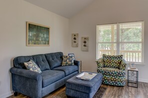 House, 2 Double Beds (Coconut Cottage - 1109 Chaumont) | Living room - Coconut Cottage - 1109 Chaumont (Dauphin Island)