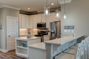 Casa, várias camas (Blue Oasis - 2500 Bienville Blvd) | Cozinha privada