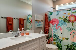 Casa, varias camas (Blue Oasis - 2500 Bienville Blvd) | Baño