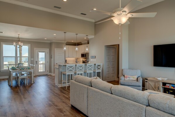 Casa, varias camas (Blue Oasis - 2500 Bienville Blvd) | Sala de estar