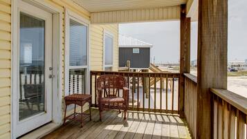 House, Multiple Beds (Island Escape - 105 Vargas Ct) | Balcony