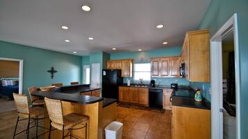 House, Multiple Beds (Sun Spot - 104 Vargas Ct) | Private kitchen