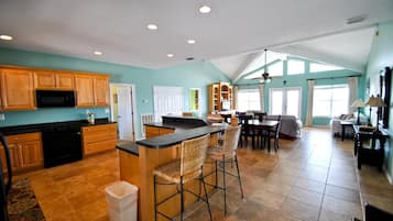 House, Multiple Beds (Sun Spot - 104 Vargas Ct) | Private kitchen