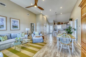 House, Multiple Beds (Beach Music - 100-A Shell Ct) | Living room