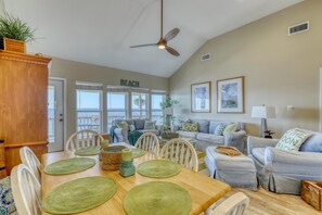 House, Multiple Beds (Beach Music - 100-A Shell Ct) | Living room