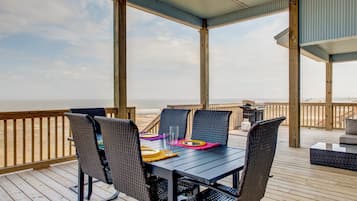 Talo, useita sänkyjä (Serenity Now - 2442 Bienville) | Parveke