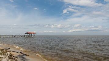 Talo, useita sänkyjä (Serenity Now - 2442 Bienville) | Ranta | Rannalla