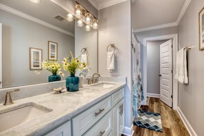 House, Multiple Beds (Endless Possibilities-1809 Bie) | 5 bedrooms