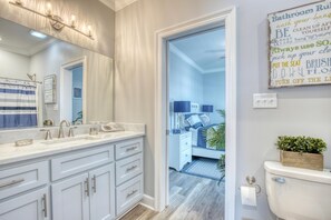 House, Multiple Beds (Endless Possibilities-1809 Bie) | Bathroom