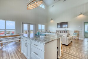 House, Multiple Beds (Salty Seahorse -2822 Bienville) | Private kitchen