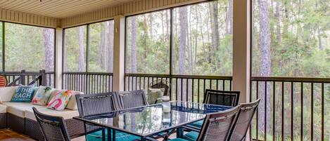 House, Multiple Beds (La Retraite - 806 Itasca) | Balcony