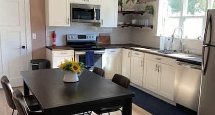 Hamilton Getaway -Entire House in DT Hamilton