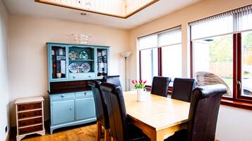 Cottage | Private kitchen | Fridge, microwave, oven, stovetop
