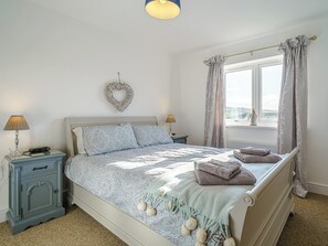 3 bedrooms, free WiFi, bed sheets - 3 bedroom accommodation in St Bees, near Whitehaven (St Bees, near Whitehaven)