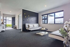 TV - House of Hope | Executive Home with Spa Pool (Rotorua)