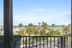 Interior - Florida Daydreamin!—close to downtown & oceanviews (St. Augustine Beach)