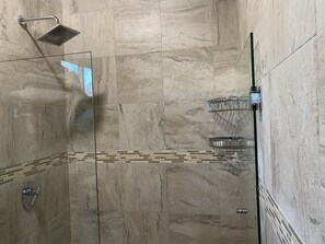 Dusche, Handtücher, Seife, Toilettenpapier