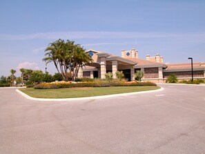 Exterior - 8119 Luxury big family vacation home on golf course (Bradenton)