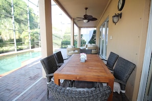 Outdoor dining - 8119 Luxury big family vacation home on golf course (Bradenton)