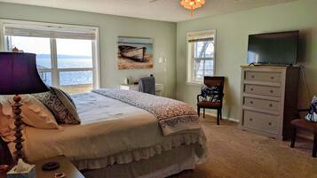 3 bedrooms, desk, iron/ironing board, free WiFi