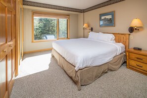 1 bedroom, iron/ironing board, free WiFi, bed sheets - Ski in/out w/great views, amazing location, shared pool/hot tub, & fireplace - Shoshone Slopeside (Big Sky)