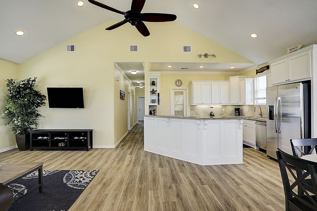 Immaculate Newer Beach House with Tons of Amenities