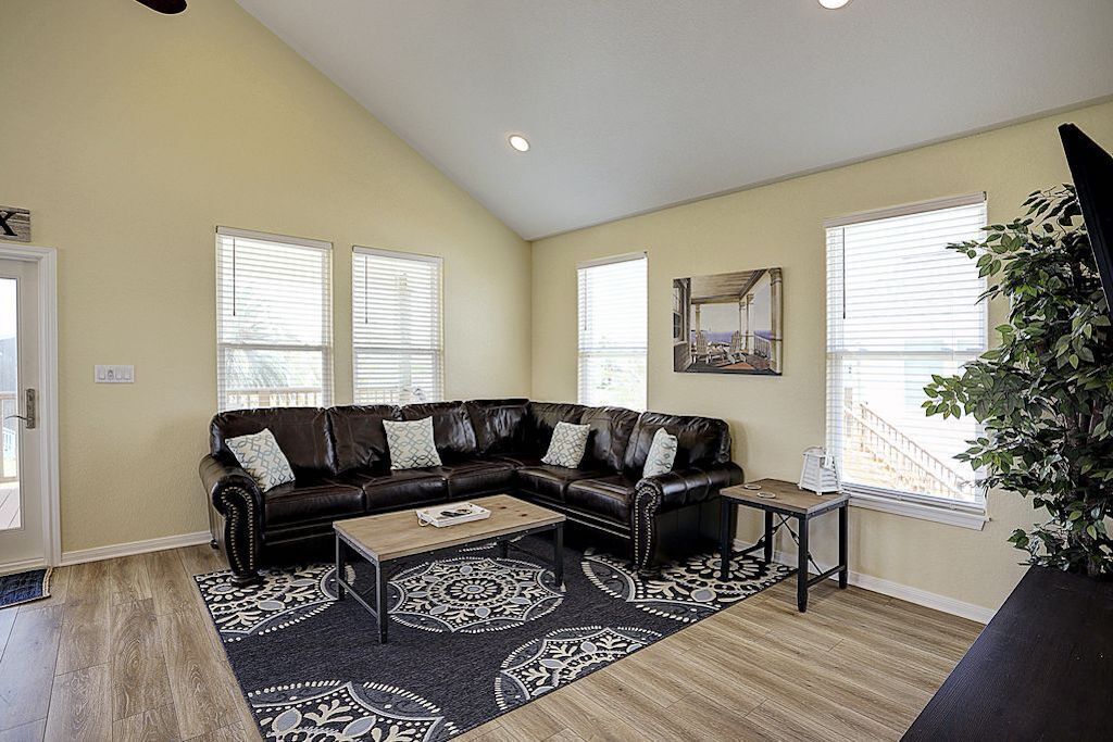 Immaculate Newer Beach House with Tons of Amenities