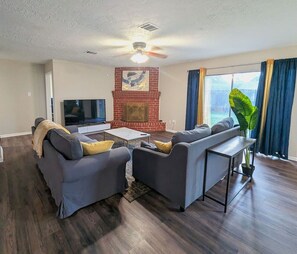 TV - Quiet, Spacious, Pet-Friendly (Humble)