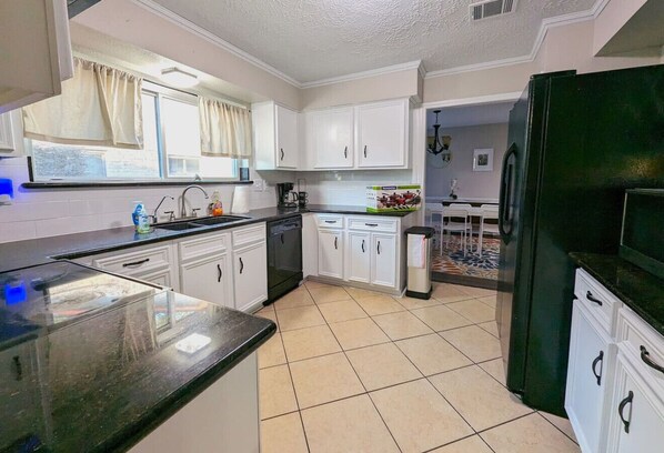 Fridge, microwave, oven, stovetop - Quiet, Spacious, Pet-Friendly (Humble)