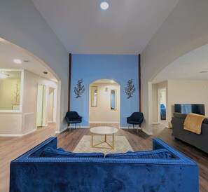 TV - Quiet, Spacious, Pet-Friendly (Humble)