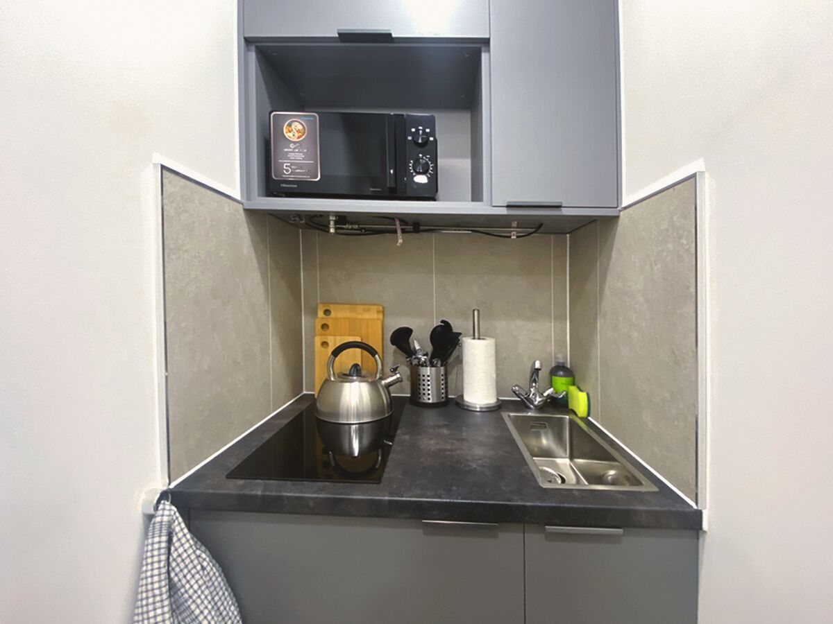Premium Studio | Private kitchenette | Mini-fridge, microwave, stovetop, cookware/dishes/utensils