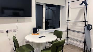 开间, 1 张特大床和 1 张沙发床, 海景 | 客房服务设施