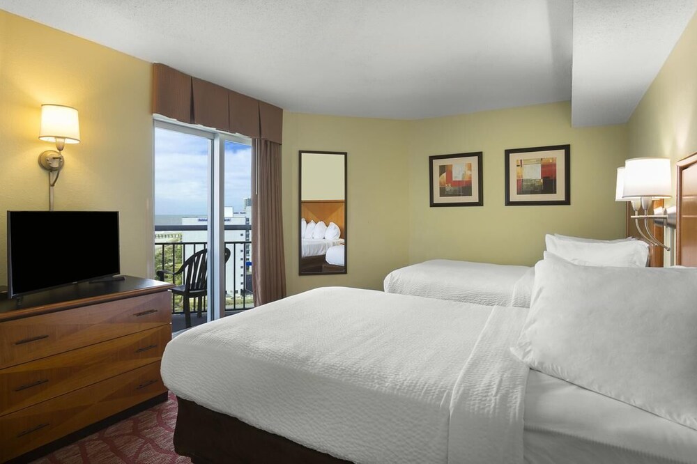 Luxury Ocean View Studio, 18th Floor at Bayview Resort, Myrtle Beach