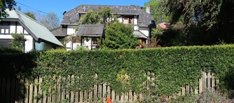 ENGLISH STYLE COTTAGE 400M WALK FROM GALLERY WALK!