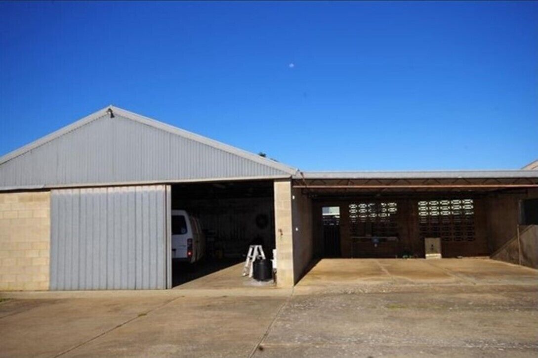A 1970's fishing shack in the heart of Stansbury. — image 12