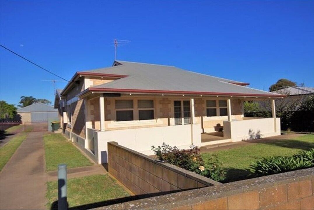 A 1970's fishing shack in the heart of Stansbury. — image 9