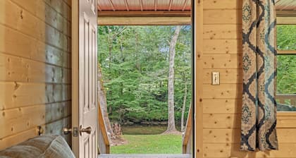 Butts On The Creek! Peaceful retreat right on the creek.