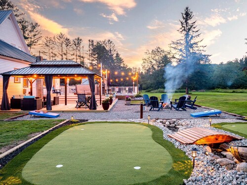 Charming Farm House- Game Room & Hot Tub, Fire Pit
