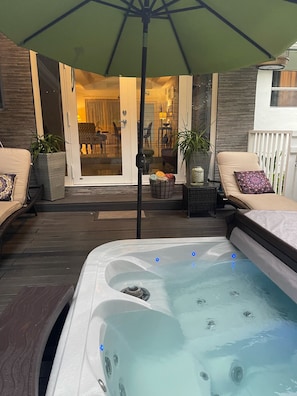 Terrace/patio - "Tropical House with 4 Bed + Hot Tub + Deck +Patio" (Miami)