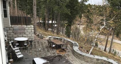 7 Bedroom Spacious Lead Home with Game Room and Hot Tub