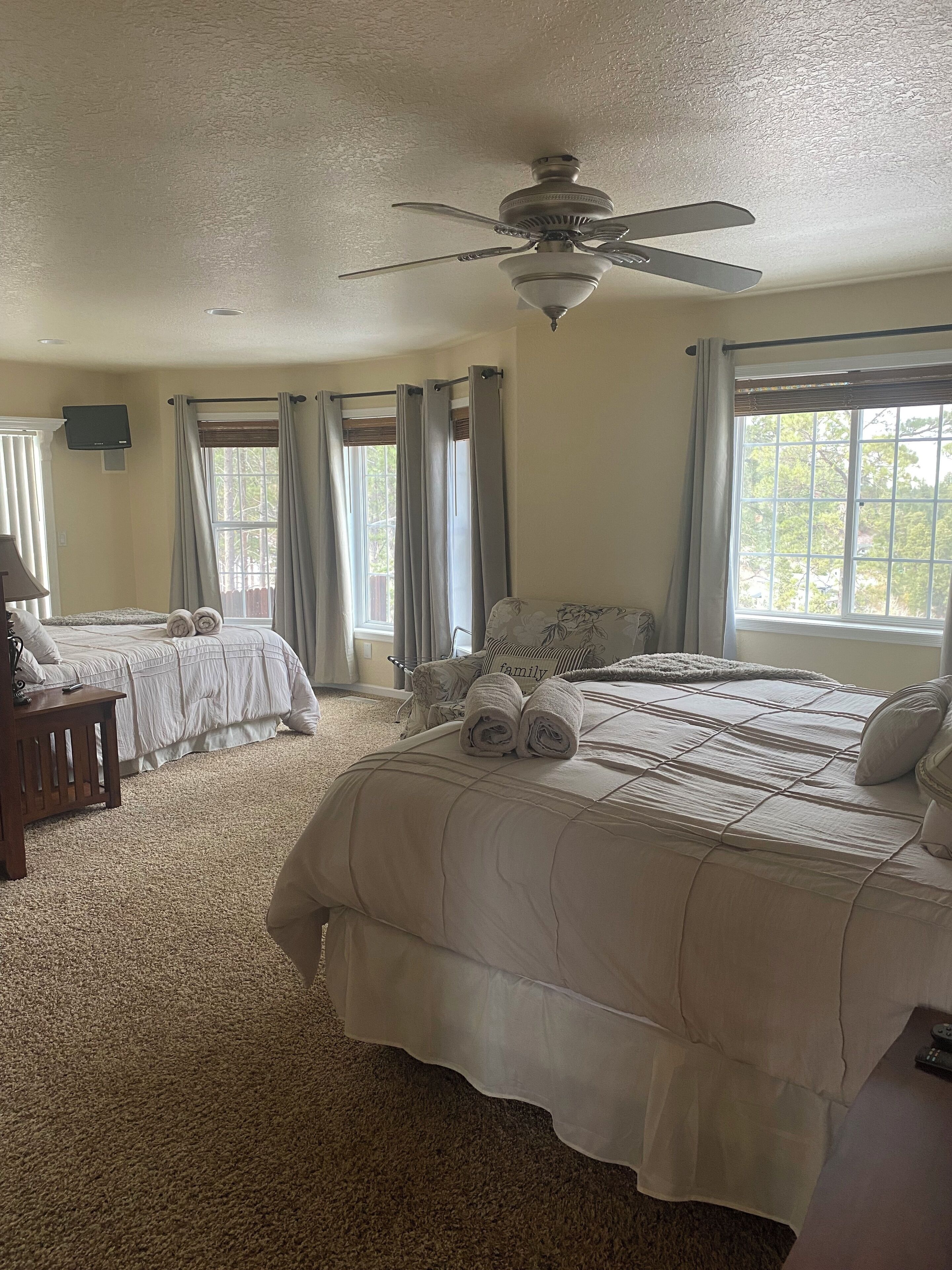 7 chambres, fer et planche à repasser, lit parapluie, Wi-Fi gratuit