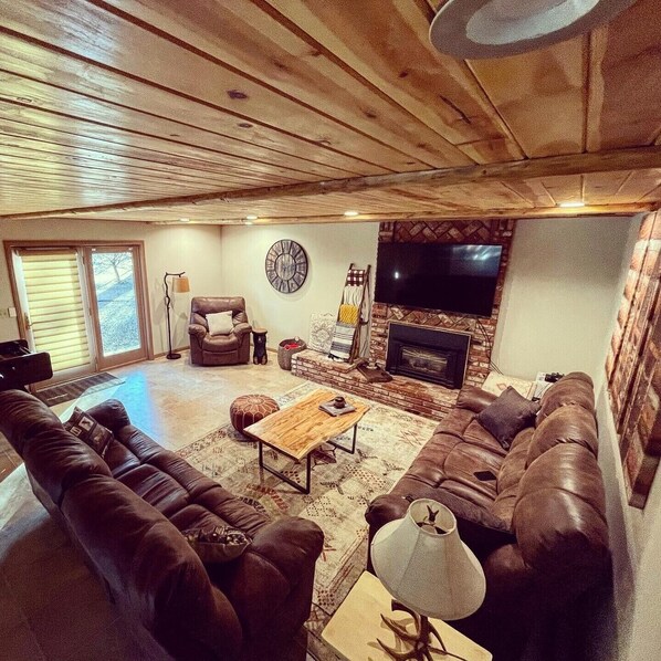 Smart TV, fireplace, video games, DVD player