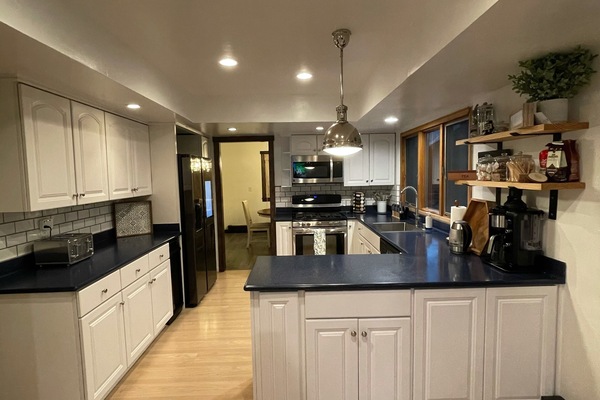 Refrigerador, microondas, horno, placa de cocina