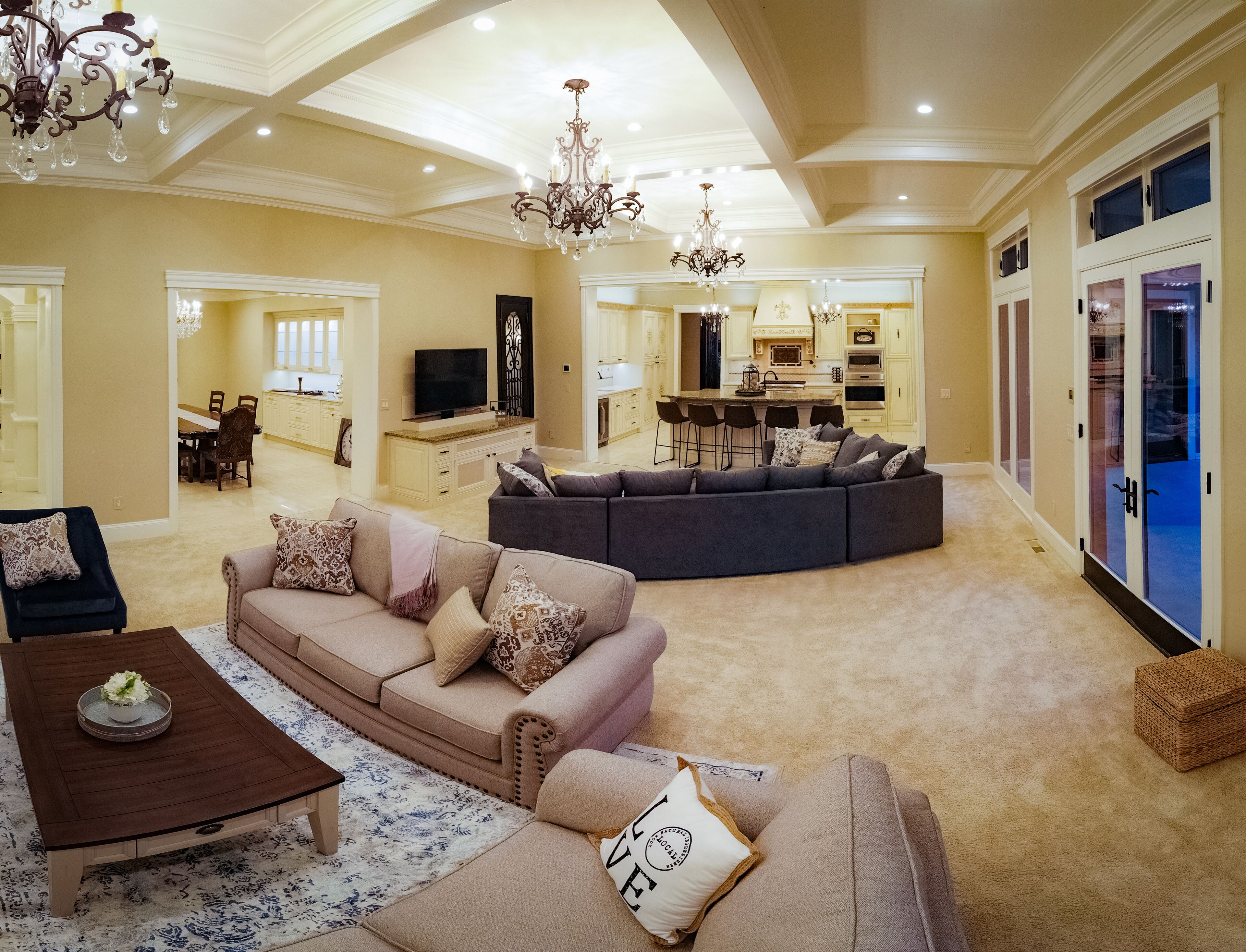 スマートテレビ、暖炉、DVD プレーヤー、書斎 / ワークスペース