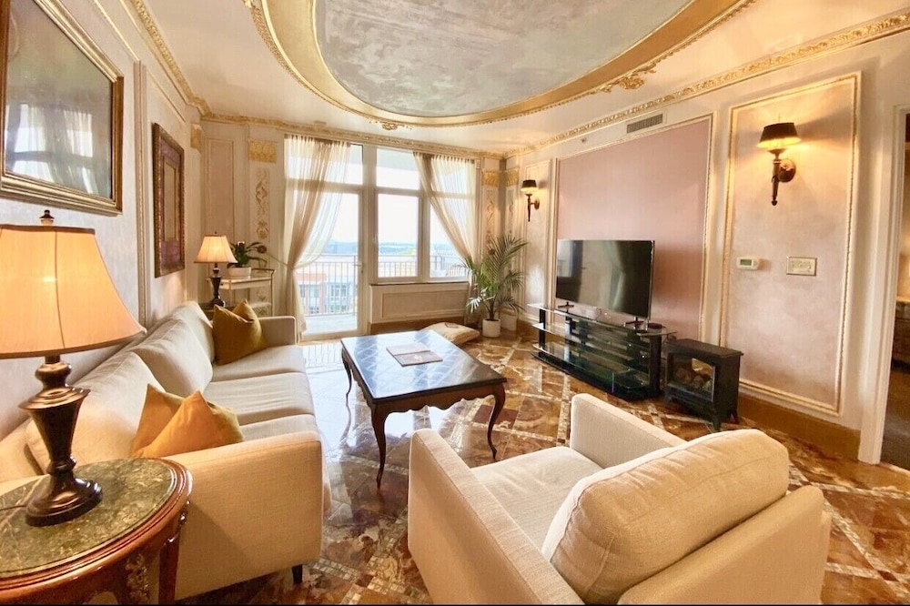 Enchanting 1 Bedroom 1 Bathroom Apt | Spa Shower | Free Secure Parking | Tysons